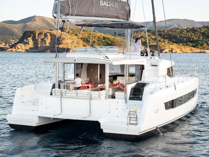bali-48-flybridge-sardinien-olbia-sailvation-yachting-02