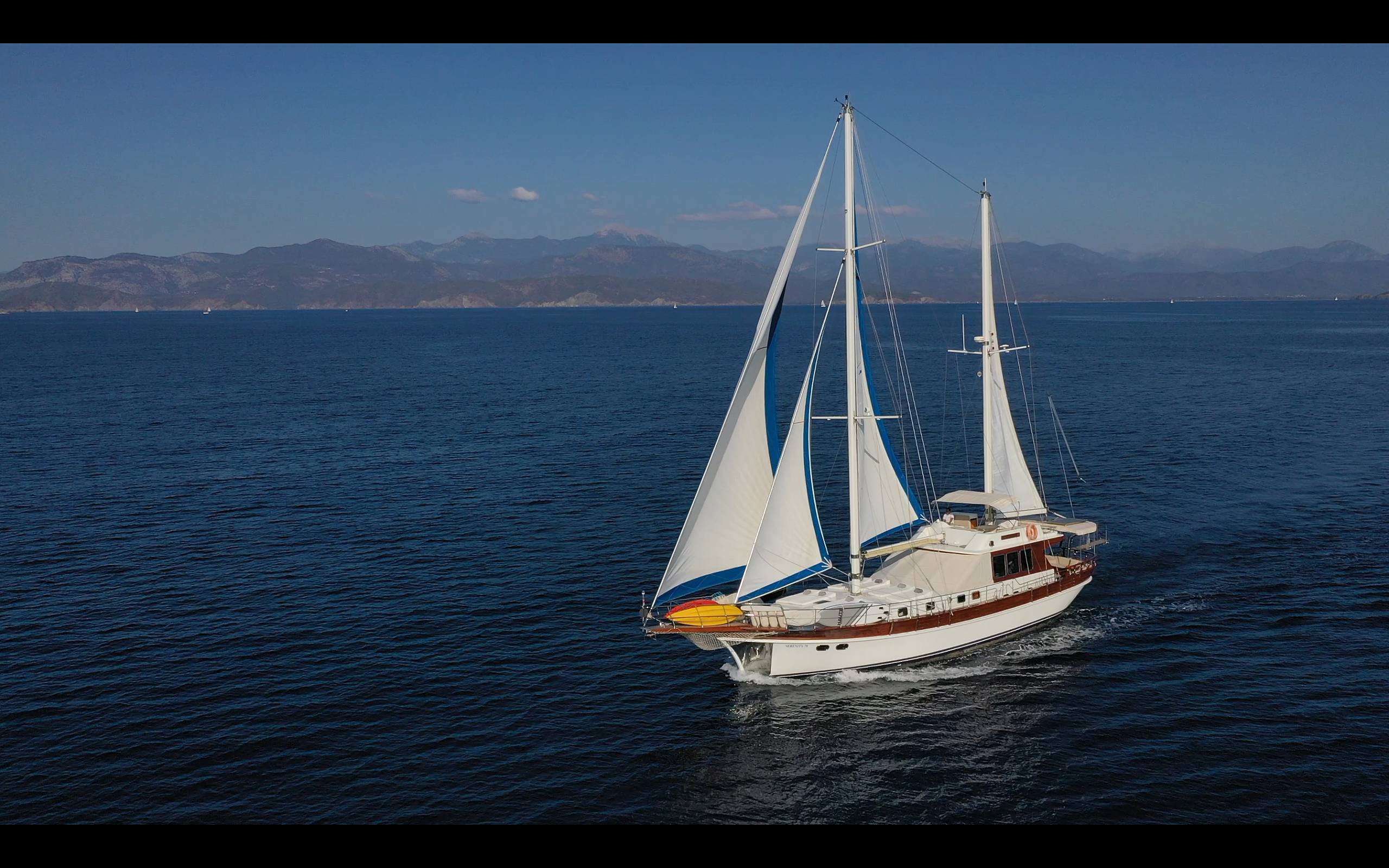 Serenity-70-sailing-