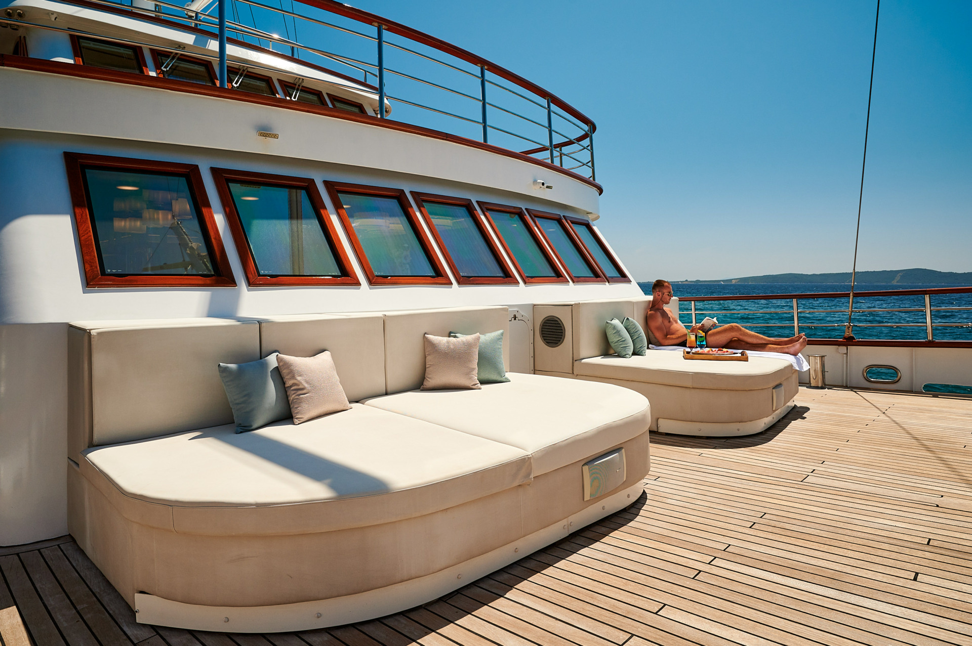 _NZ64142_ivanisevicivan.com