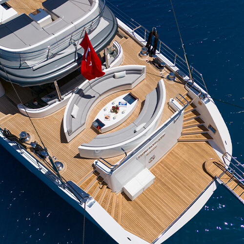 yacht-charter-longisland-deck